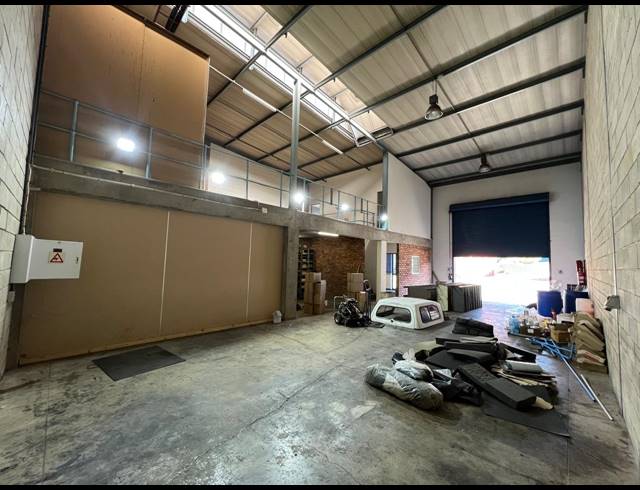 271M² WAREHOUSE TO LET IN STRIJDOMPARK